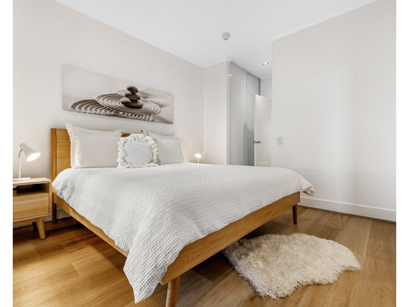 32 Surf Parade, Broadbeach QLD 4218