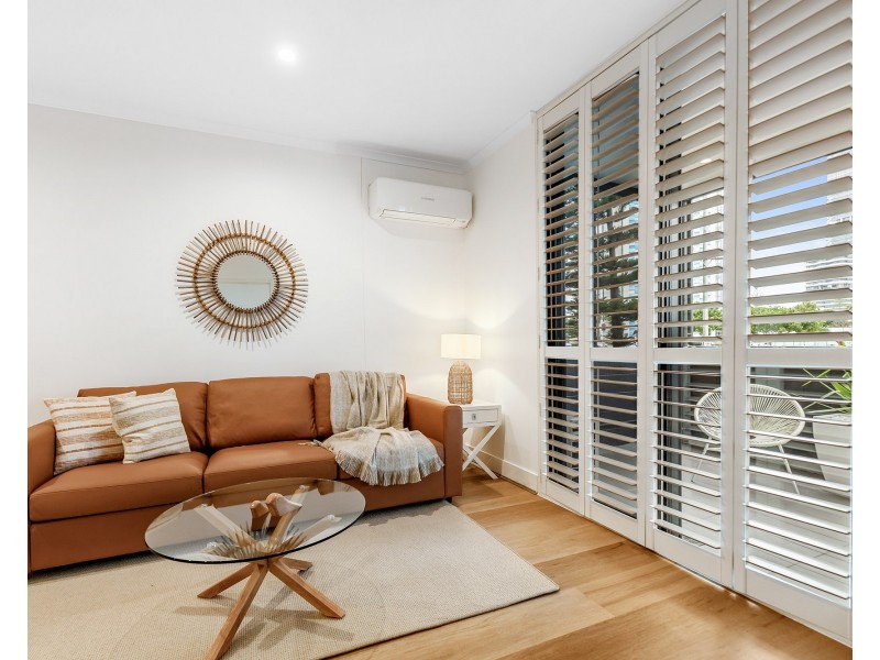 32 Surf Parade, Broadbeach QLD 4218