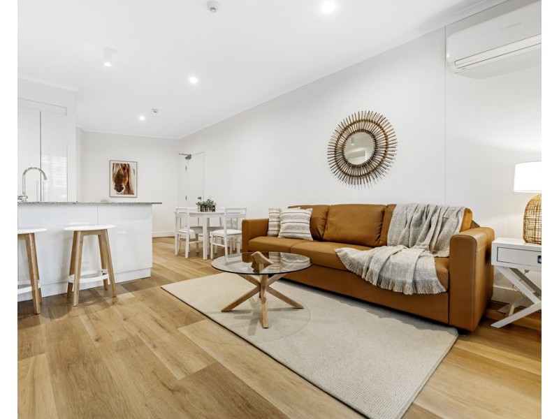 32 Surf Parade, Broadbeach QLD 4218