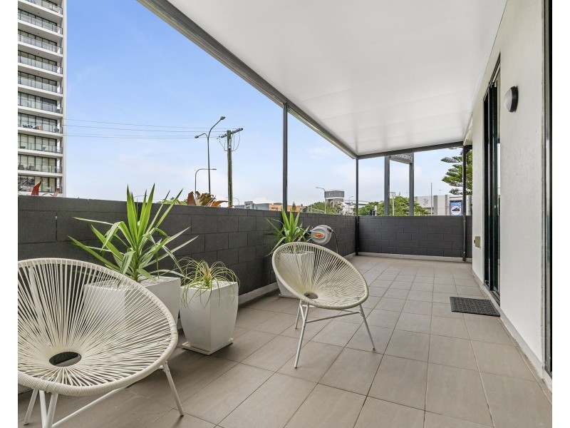 32 Surf Parade, Broadbeach QLD 4218