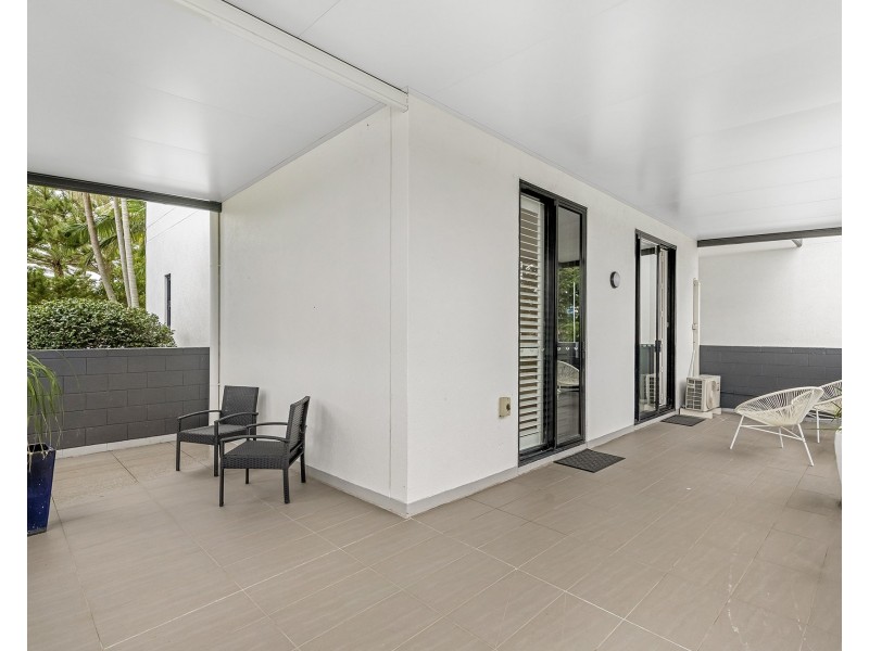 32 Surf Parade, Broadbeach QLD 4218