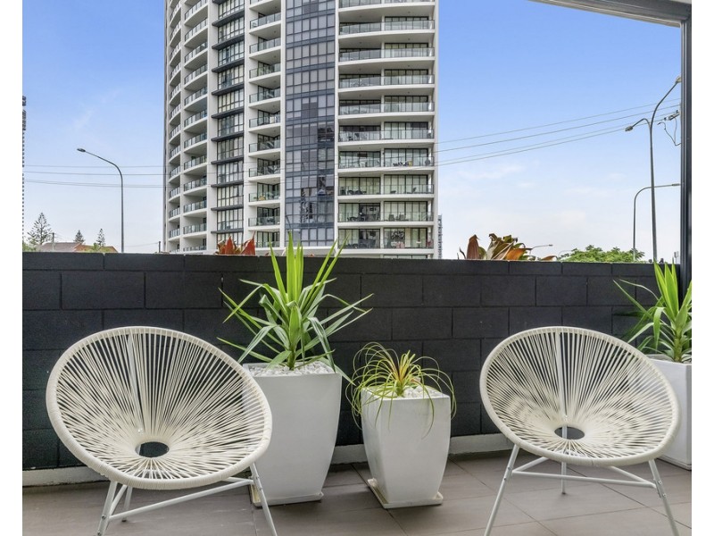 32 Surf Parade, Broadbeach QLD 4218