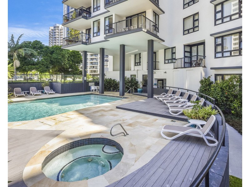 32 Surf Parade, Broadbeach QLD 4218