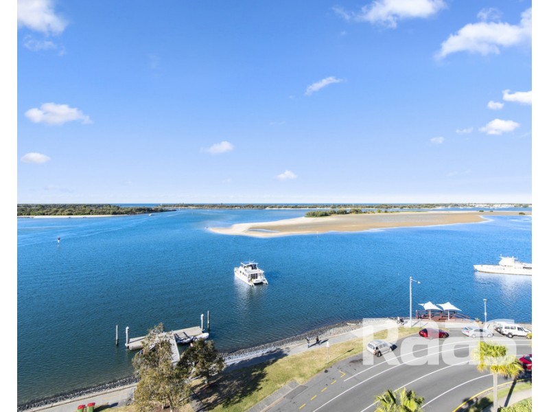 4/8 Baker Avenue, Labrador QLD 4215