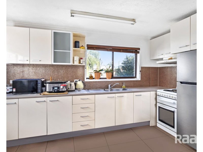 4/8 Baker Avenue, Labrador QLD 4215