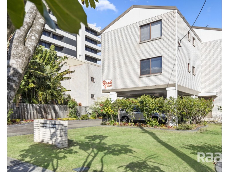 4/8 Baker Avenue, Labrador QLD 4215