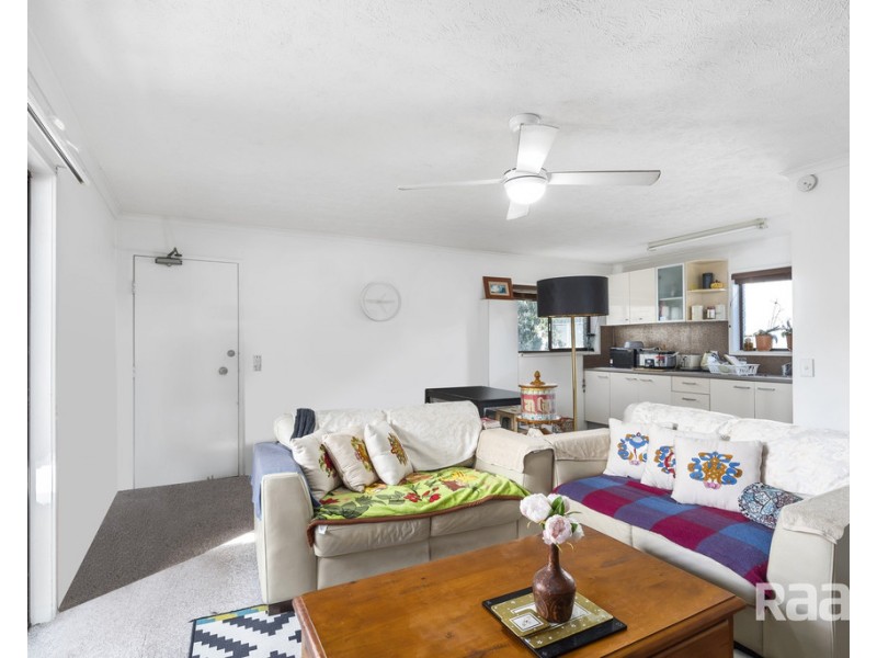 4/8 Baker Avenue, Labrador QLD 4215