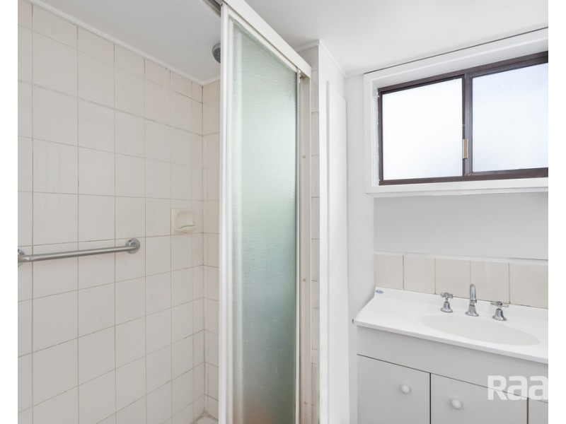 4/8 Baker Avenue, Labrador QLD 4215