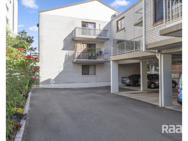 4/8 Baker Avenue, Labrador QLD 4215