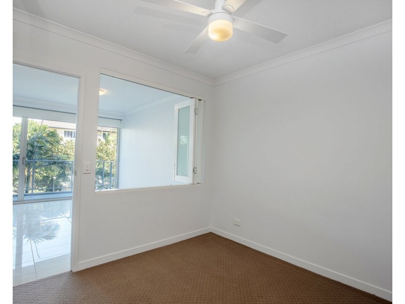 33-37 Madang Cres, Runaway Bay QLD 4216