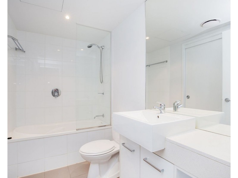 33-37 Madang Cres, Runaway Bay QLD 4216
