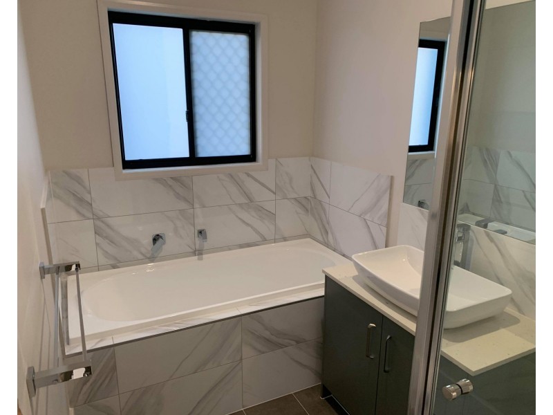 2A Farmer Place, Park Ridge QLD 4125