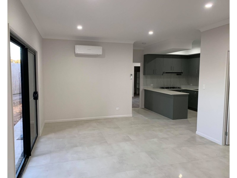 2A Farmer Place, Park Ridge QLD 4125