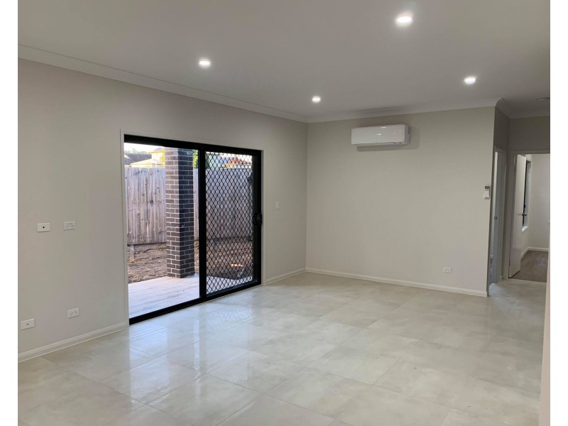 2A Farmer Place, Park Ridge QLD 4125