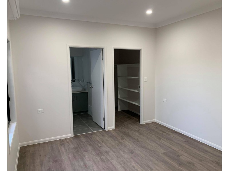 2A Farmer Place, Park Ridge QLD 4125