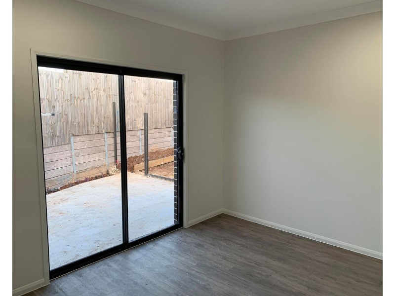 2B Farmer Place, Park Ridge QLD 4125