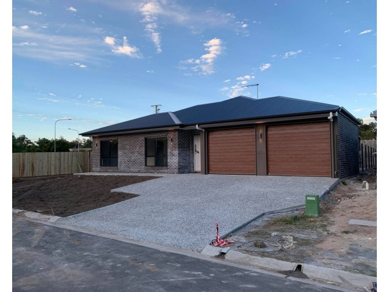 2B Farmer Place, Park Ridge QLD 4125