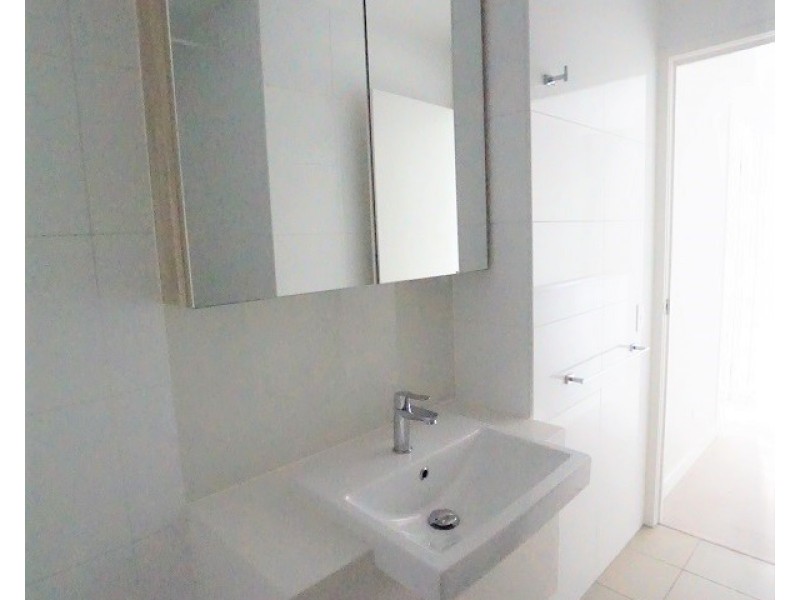 2/37D Harbour Road, Hamilton QLD 4007