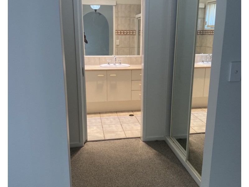 62 Rapallo Ave, Isle Of Capri QLD 4217