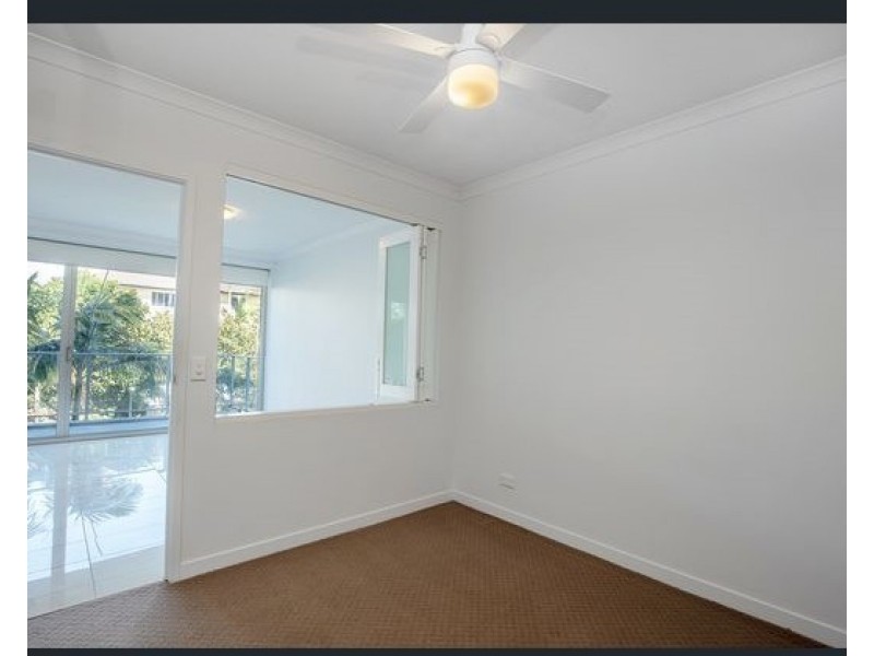 33-37 MADANG, Runaway Bay QLD 4216