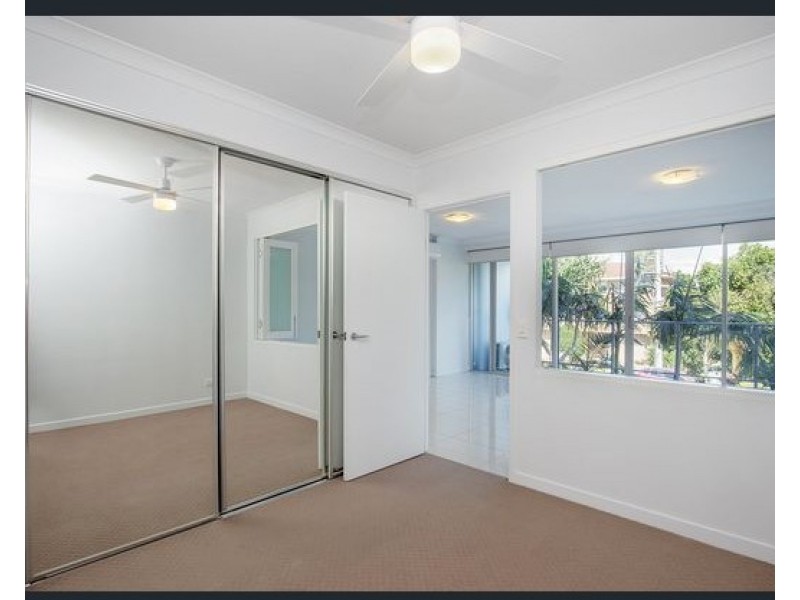 33-37 MADANG, Runaway Bay QLD 4216