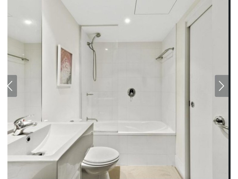 33-37 MADANG, Runaway Bay QLD 4216