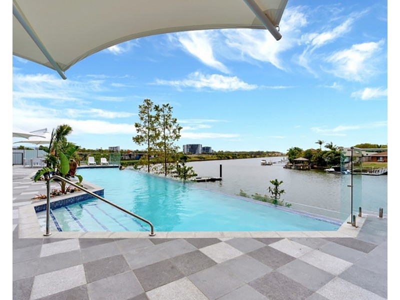 11204/5 Harbour Side Court, Biggera Waters QLD 4216