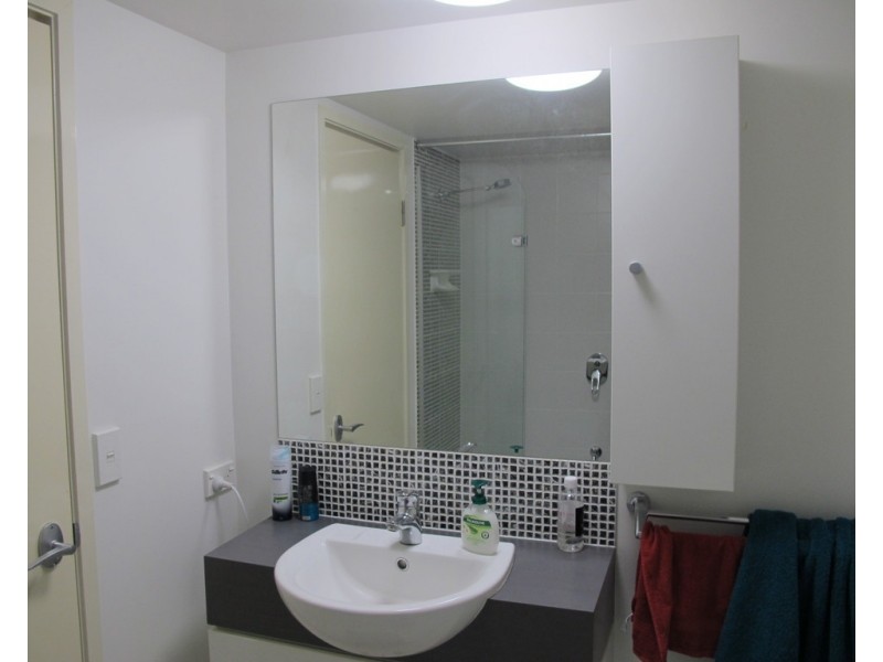 AB2108 / 27 Station Road, Indooroopilly QLD 4068