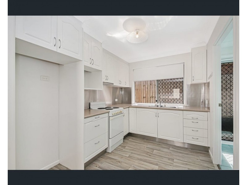 33 DOVER ROAD, Margate QLD 4019