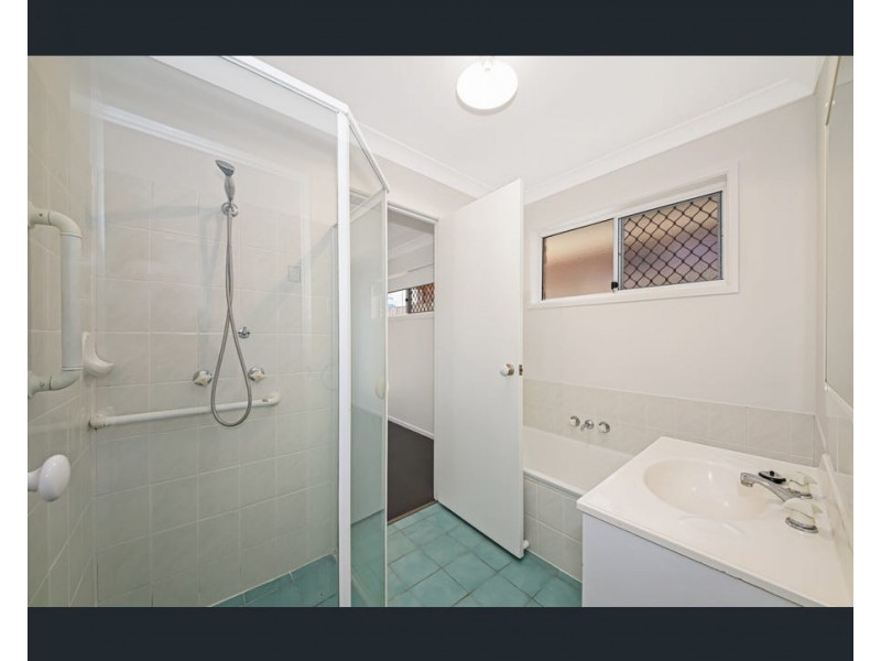 33 DOVER ROAD, Margate QLD 4019