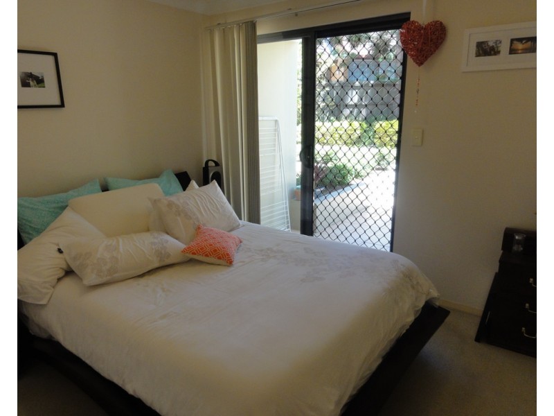 8 Whitby Street, Southport QLD 4215