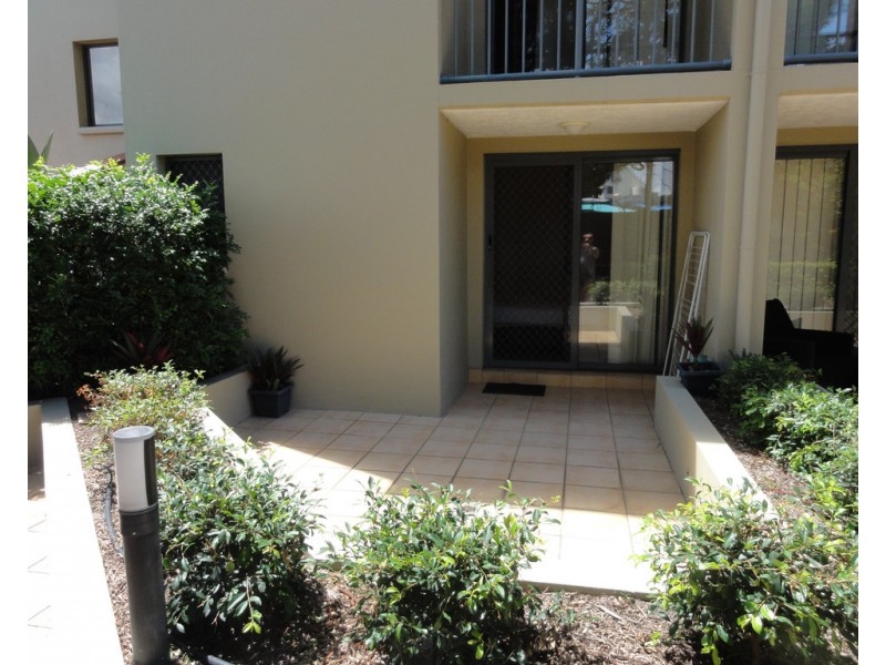 8 Whitby Street, Southport QLD 4215