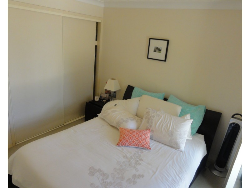 8 Whitby Street, Southport QLD 4215