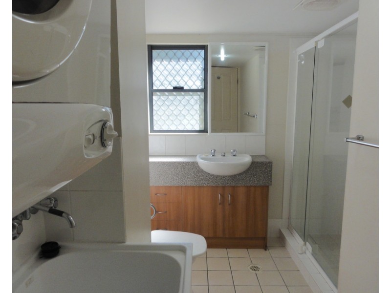 8 Whitby Street, Southport QLD 4215