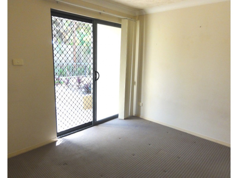 8 Whitby Street, Southport QLD 4215