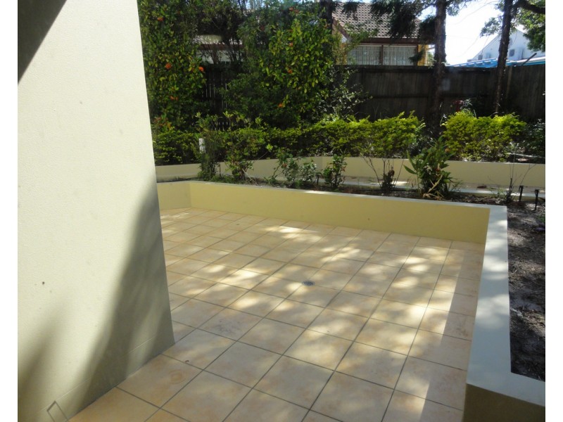 8 Whitby Street, Southport QLD 4215