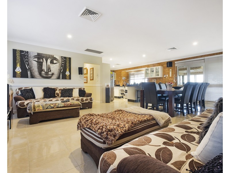 240-244 Luddenham Road, Orchard Hills NSW 2748