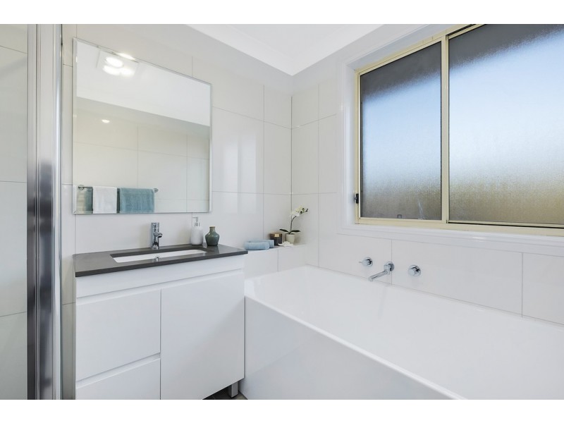 11 Minnamurra Grove, Dural NSW 2158