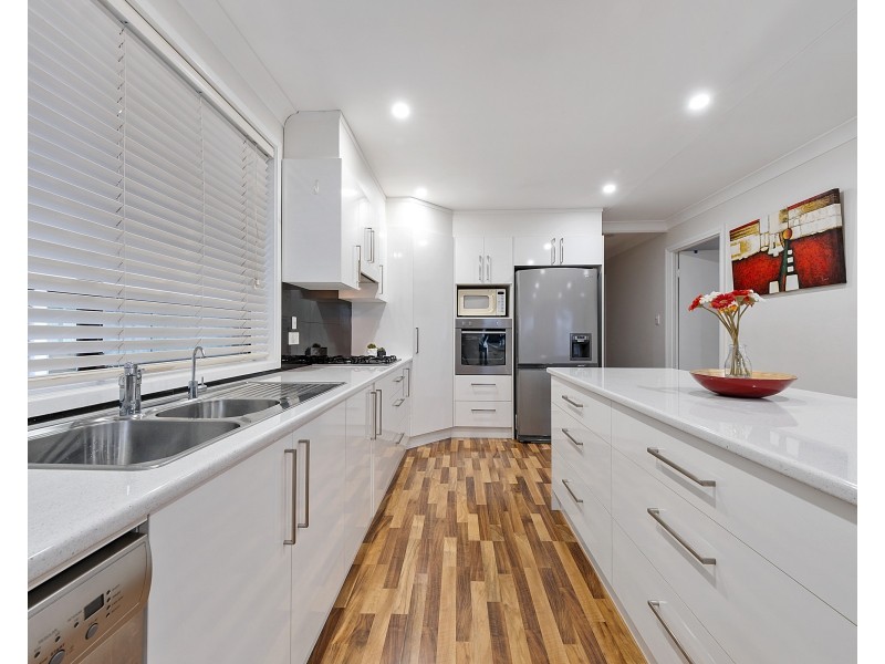 7 Burrowes Groves, Dean Park NSW 2761