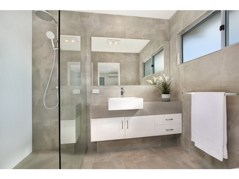 2/5A Sorensen Avenue, Buderim QLD 4556