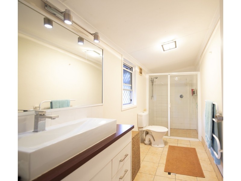 27 Mooloolah Road, Mooloolah Valley QLD 4553