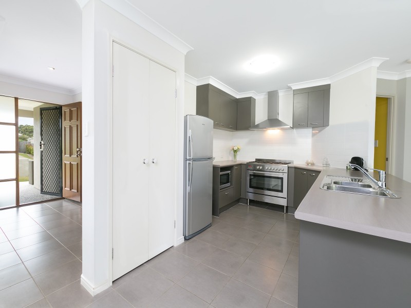 4 Woodgrove Boulevard, Beerwah QLD 4519