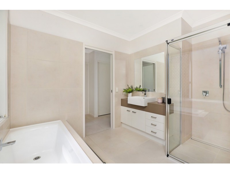 2/1 Harbour Heights Lane, Kuluin QLD 4558