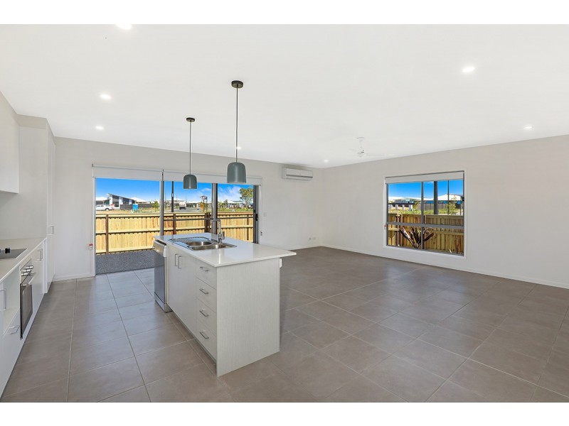1/2 Kate Crescent, Caloundra West QLD 4551