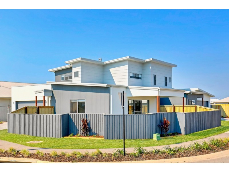 1/2 Kate Crescent, Caloundra West QLD 4551