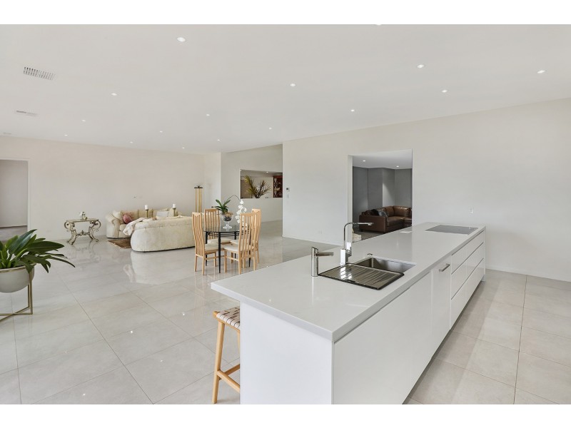 5 Courcheval Terrace, Mons QLD 4556