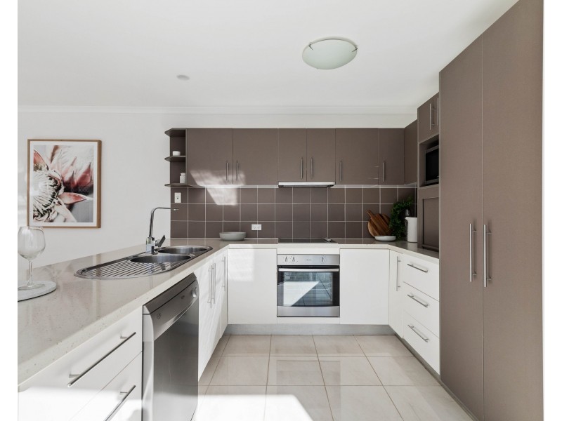 7 Whitsunday Street, Kawana Island QLD 4575