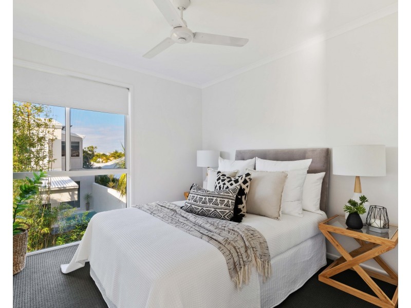 7 Whitsunday Street, Kawana Island QLD 4575