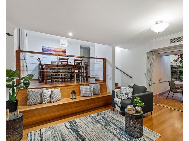 12 Hilltop Crescent, Maroochydore QLD 4558