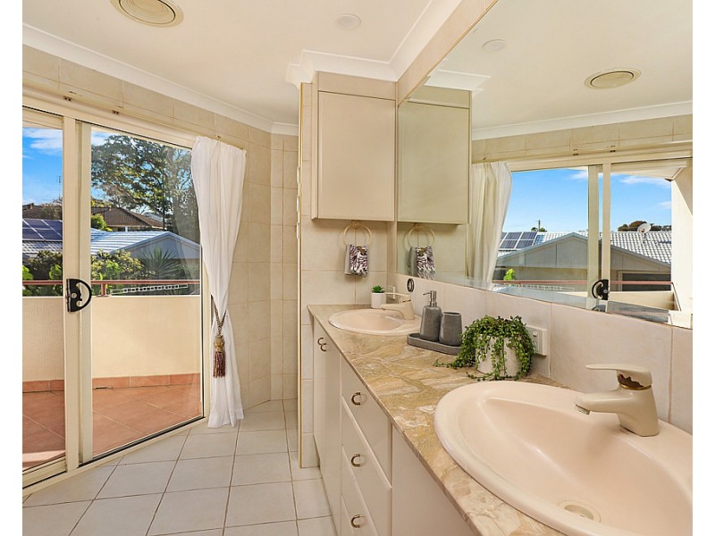 12 Hilltop Crescent, Maroochydore QLD 4558